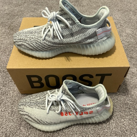 ‘Blue Tint’ adidas Yeezy Boosts. Barely worn box in perfect condition!